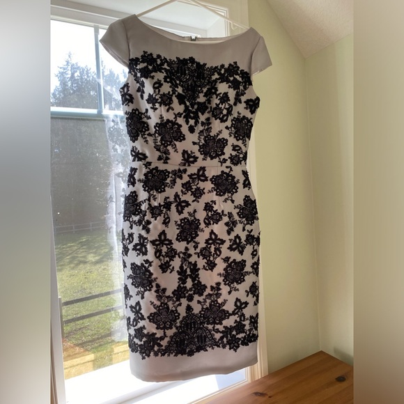 Very elegant Love design dress - Picture 1 of 5